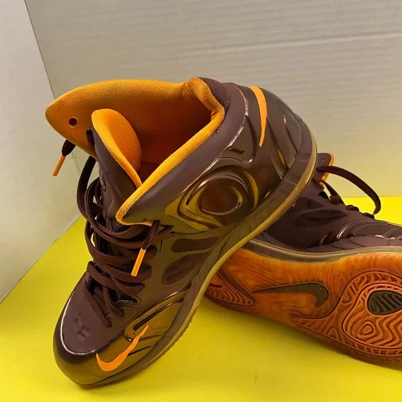 Nike Men's Maroon and Orange High-Top Basketball Shoes - Picture 7 of 16